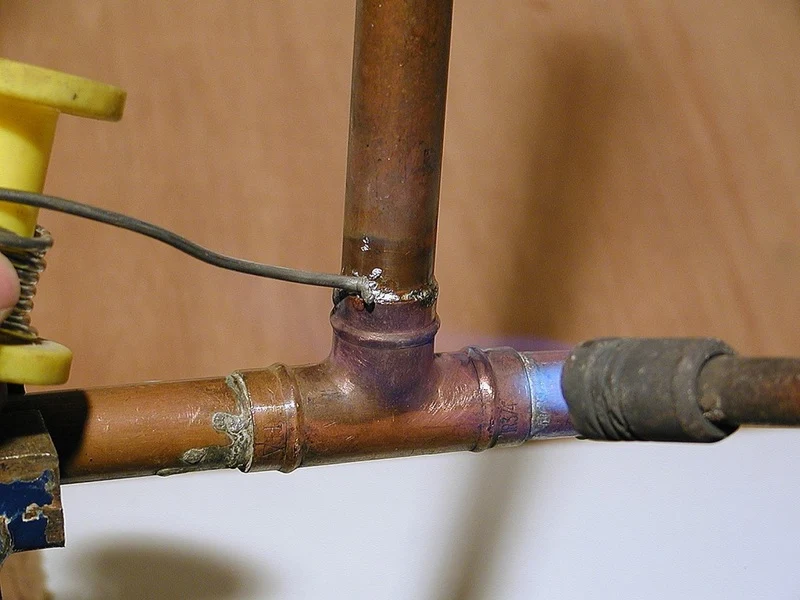 Réparation d'une fuite d'eau par soudure, dépannage plomberie à Béziers