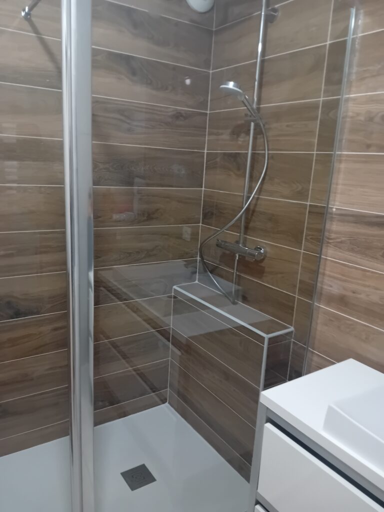 Douche italienne rénovée par plombier chauffagiste à Colombiers